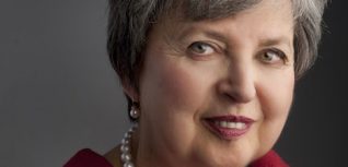 Elaine Kalman Naves headshot