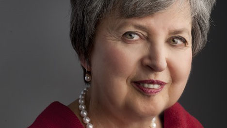 Elaine Kalman Naves headshot