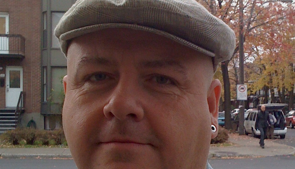 Peter Dubé headshot